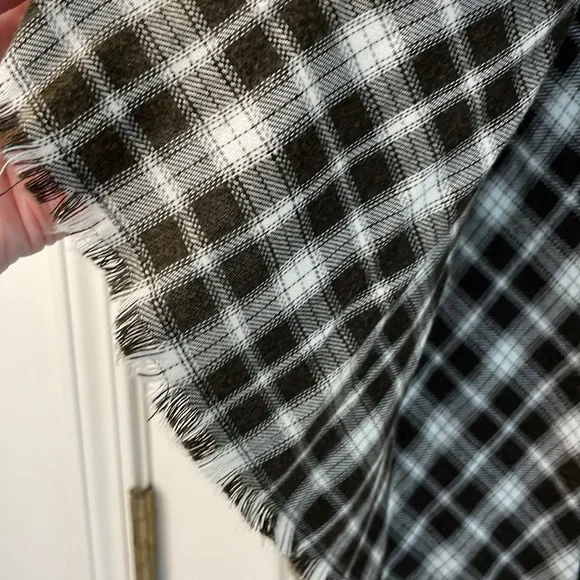 NWOT Knox Rose Shawl - Picture 4 of 5